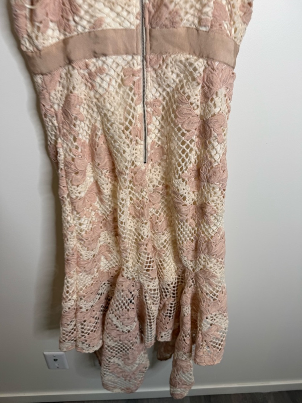 KEEPSAKE the Label Blush Pink Cream Crochet Midi Dress no air lace size 8 NWT - Picture 7 of 10